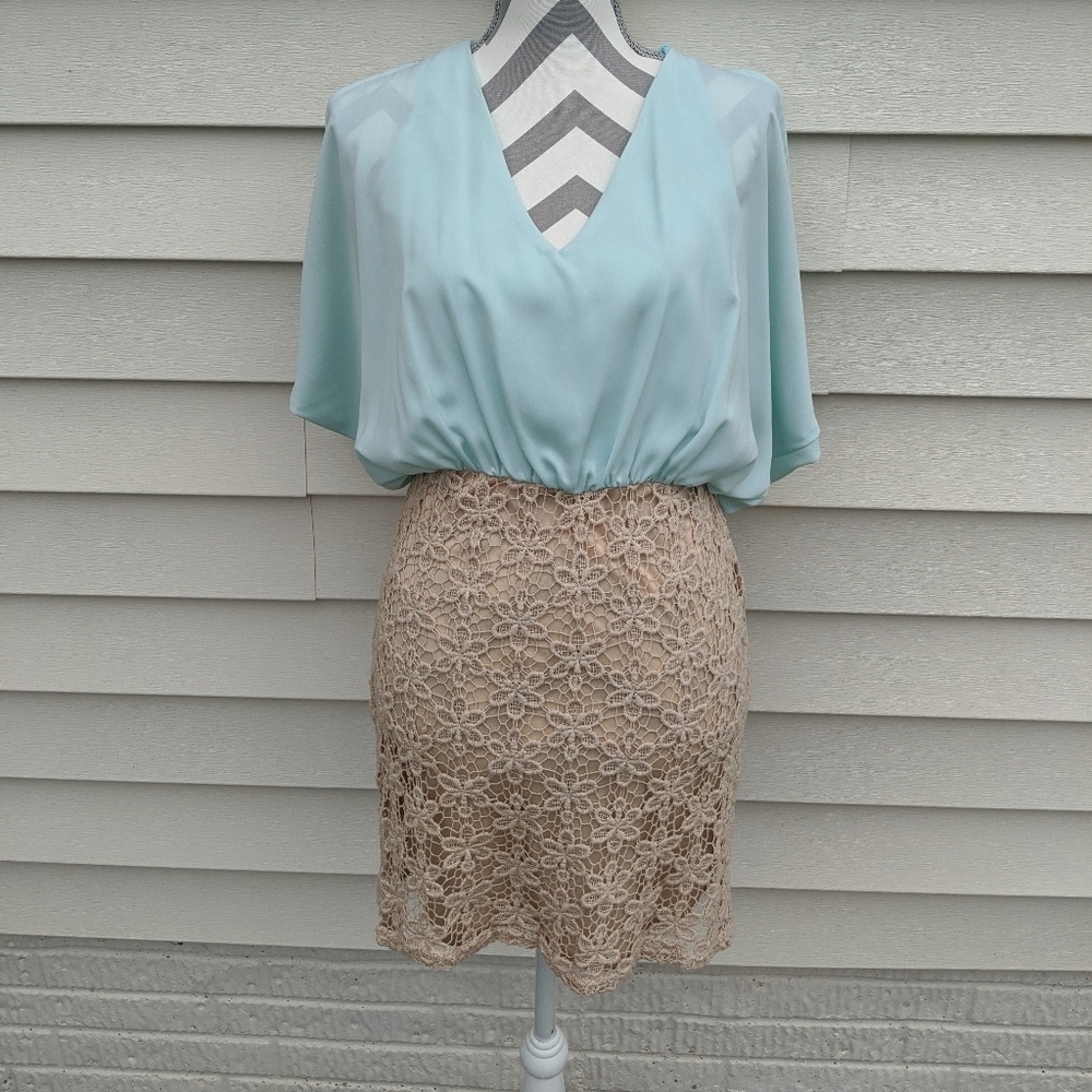 Open back, open sleeve dress, crochet bottom